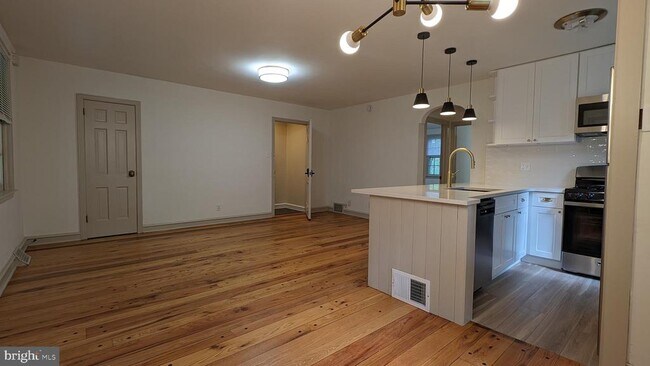 Building Photo - 2826 Midvale Ave