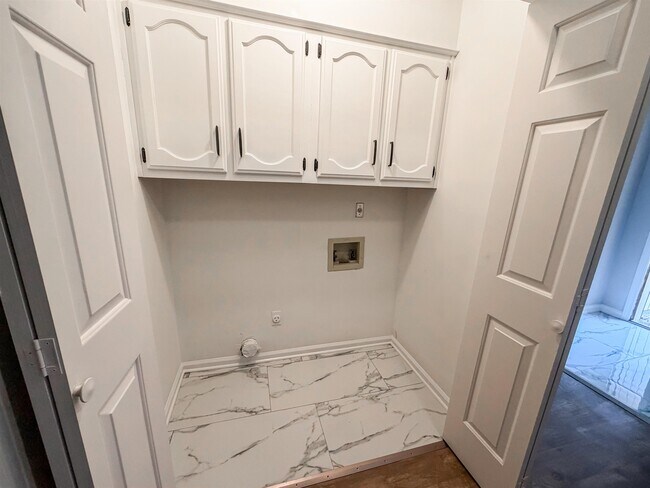 Foto del edificio - 3915 Oak Rd