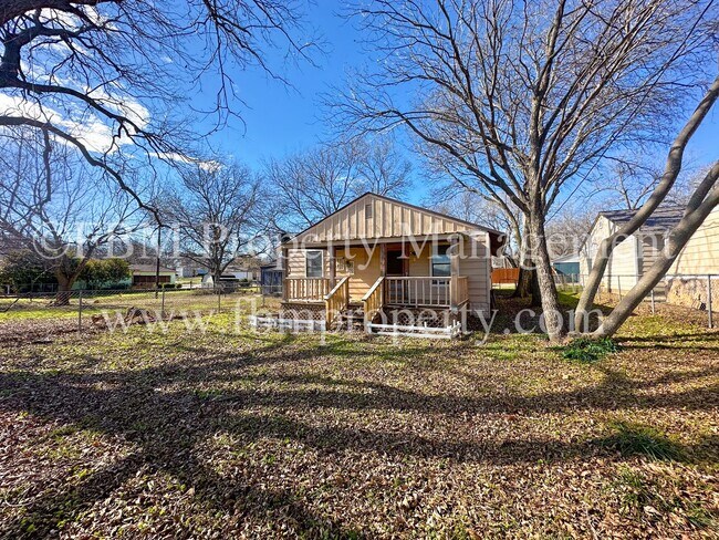 Building Photo - 307 S 9th St