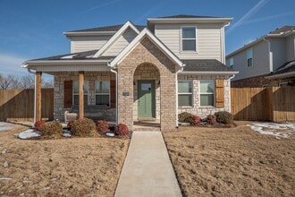 Building Photo - 730 N Salem Rd