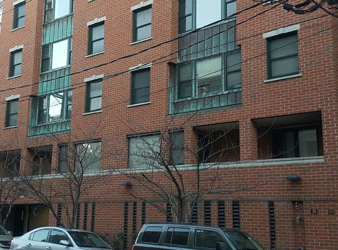 Primary Photo - 211 Grand St