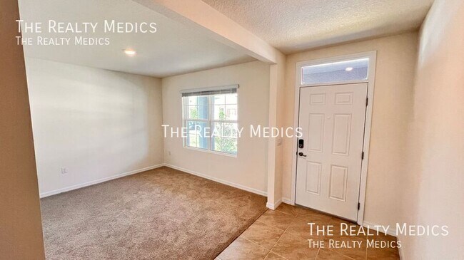 Building Photo - 2401 Greenwood Oak Dr