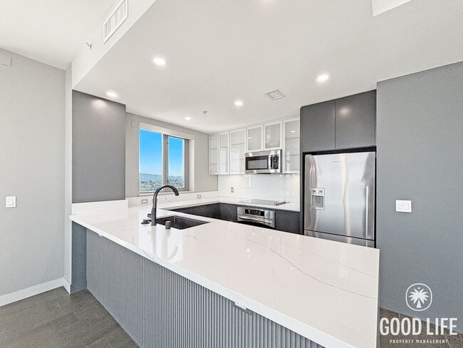 Building Photo - Beautiful 2BD/2BA Condo in Downtown Cortez Hill W/ A/C, W/D, Private Balcony, Community Pool/Spa,...