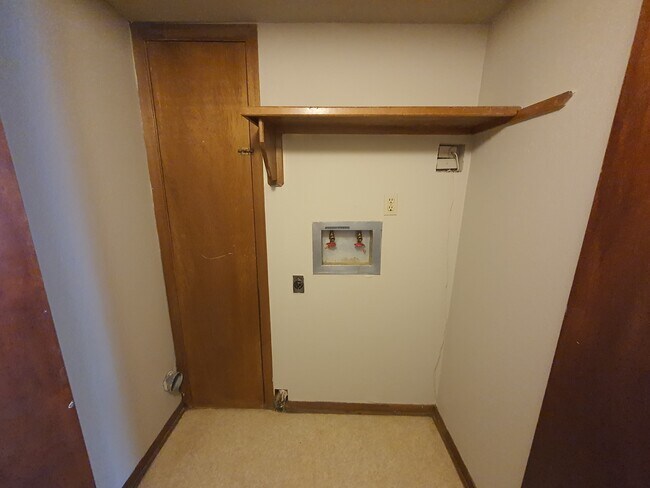 Foto del edificio - 526 W Zimmerly St