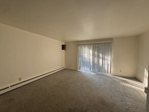 Building Photo - 505 Sandheger Pl