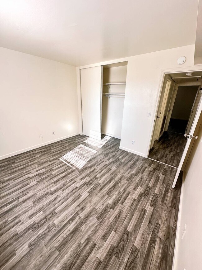 Foto del edificio - 807 Leawood Dr