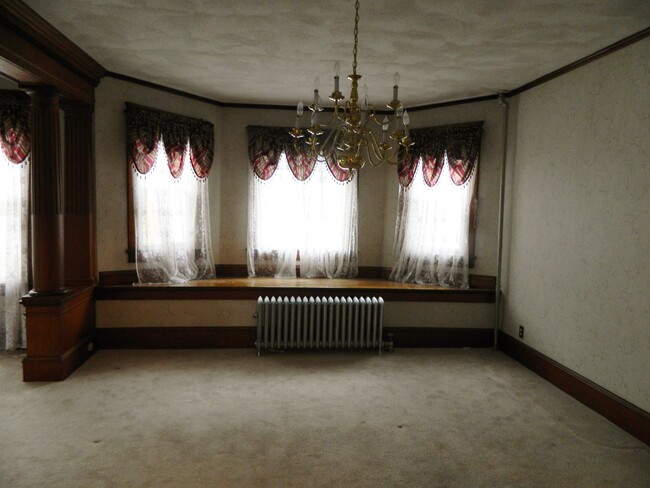 Dining room with Bay Window - 493 S Main St