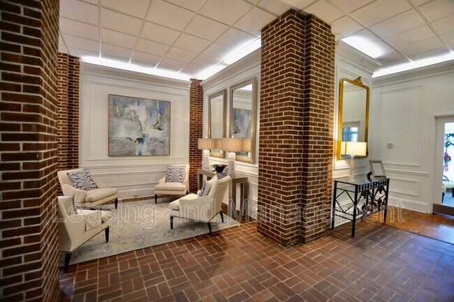 Building Photo - 14 Lockwood Drive