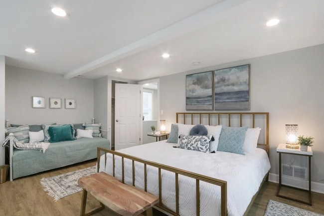 Building Photo - Historic Downtown Lake Geneva Carriage House – Available for Monthly & Mid-Term Rentals