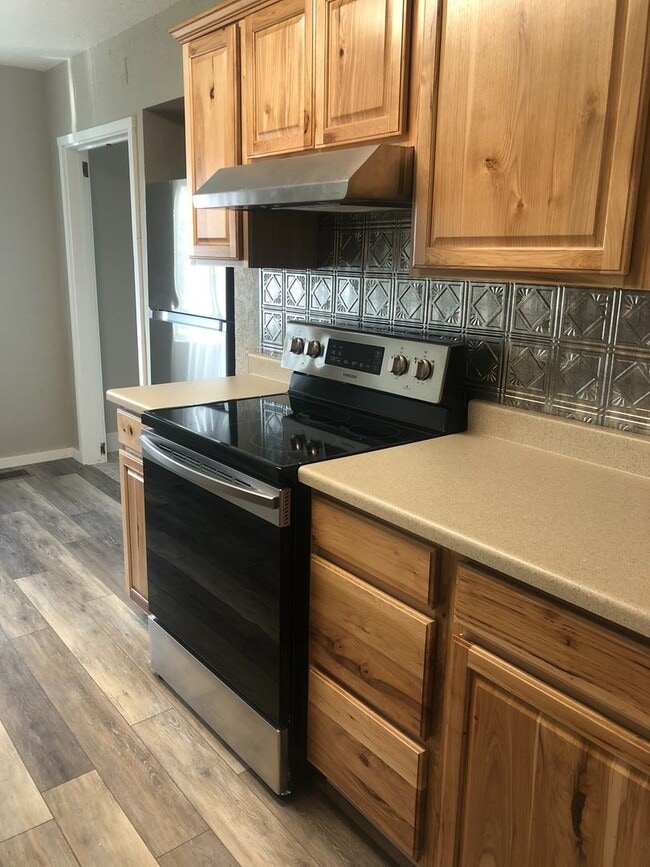 Building Photo - 605 Leila Ave