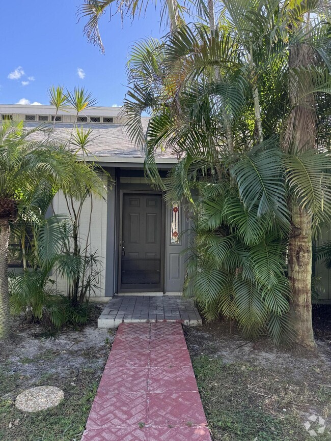 Building Photo - 429 N Cypress Dr