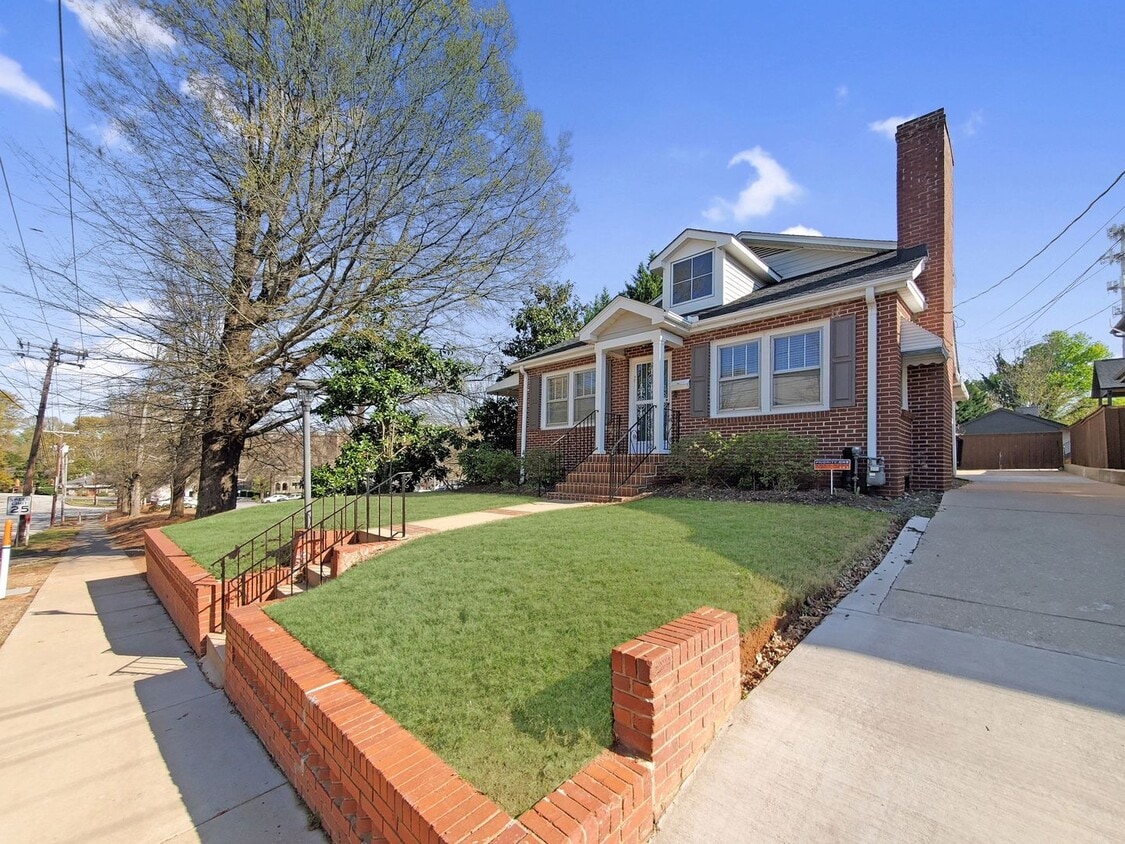 5 Bedroom 3.5 Bath Brick home in Downtown ... - 5 Bedroom 3.5 Bath Brick home in Downtown ...