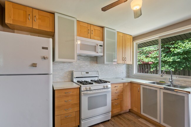 Building Photo - 369 N Elmwood Ave