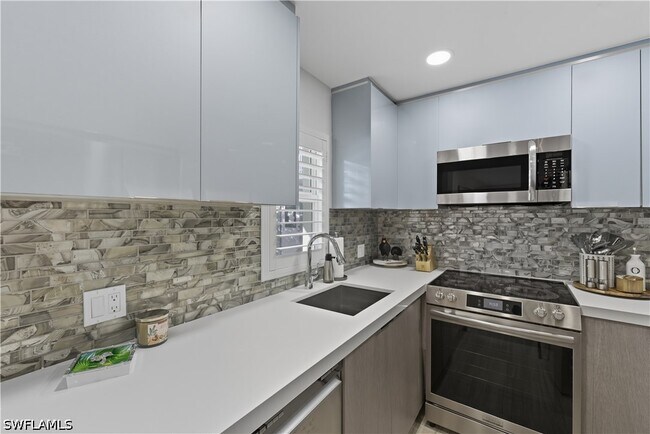 Foto del edificio - 609 12th Ave S