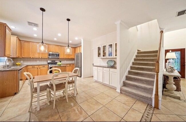 Building Photo - 19 Heron Hollow Ct