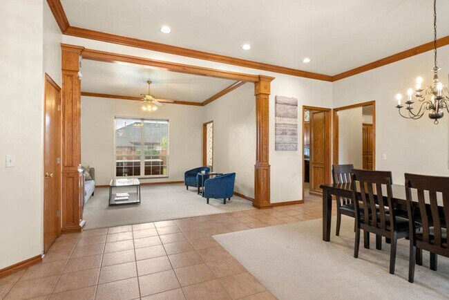 Foto del edificio - Gorgeous 4 Bed 3 Bath Home Near Tinker Air...