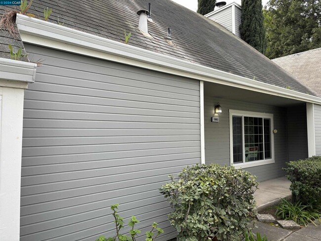 Building Photo - 1602 Somerset Pl