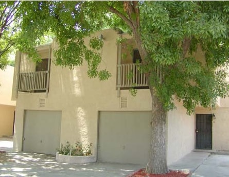 Building Photo - 16420 W Joy St