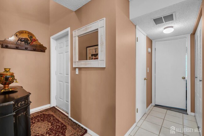 Foto del edificio - 492 Bayberry Ct