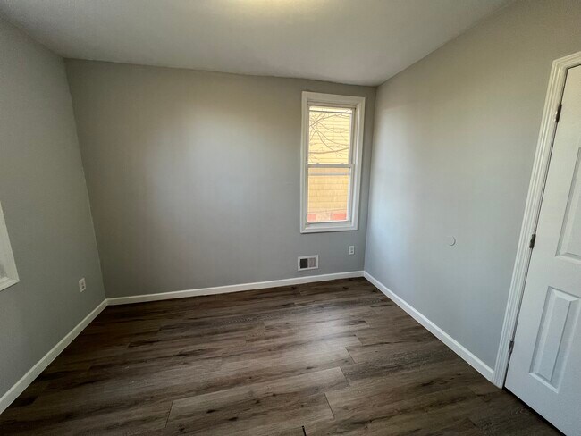 Building Photo - 362 Chadwick Ave
