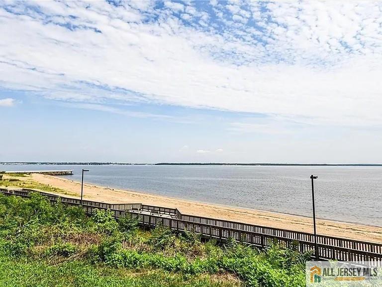 Foto del edificio - 280 Shoreland Cir