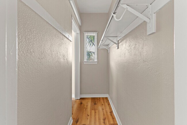 Building Photo - 1324 Peterson Avenue