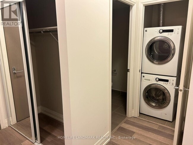 Building Photo - 7165 Yonge St