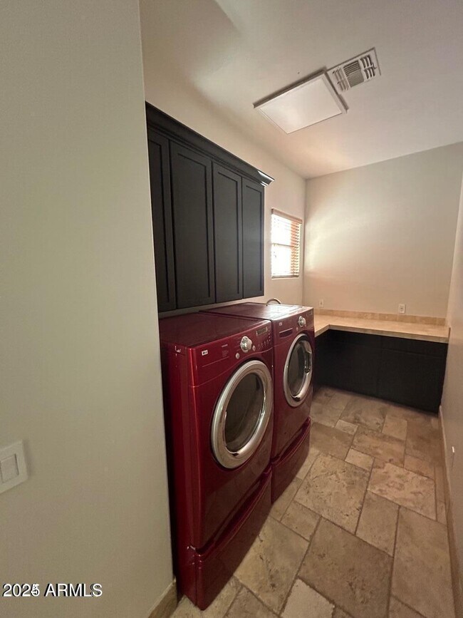 Building Photo - 3552 E Jaeger Cir