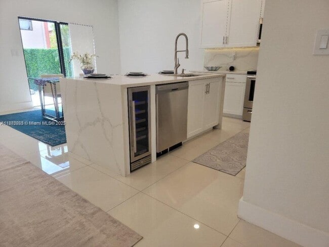 Foto del edificio - 4 bedroom in Miami Gardens FL 33179