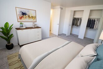 Interior Photo - Novi Ridge