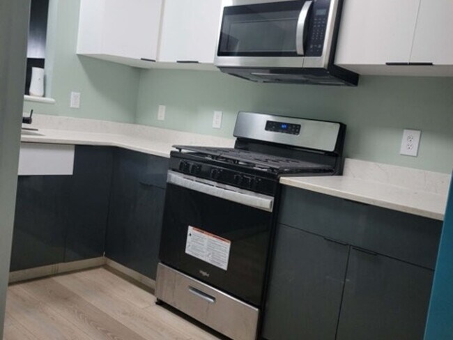 Building Photo - 4 Bedroom Duplex in Jersey City