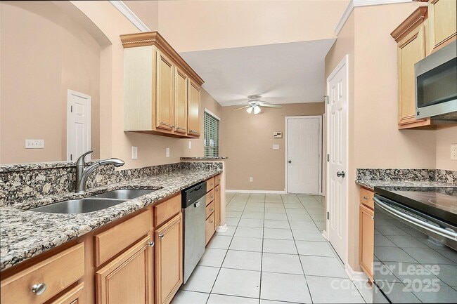 Building Photo - 2916 Dairy Farm Dr
