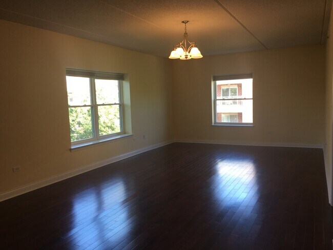 Foto del edificio - 3400 N Old Arlington Heights Rd