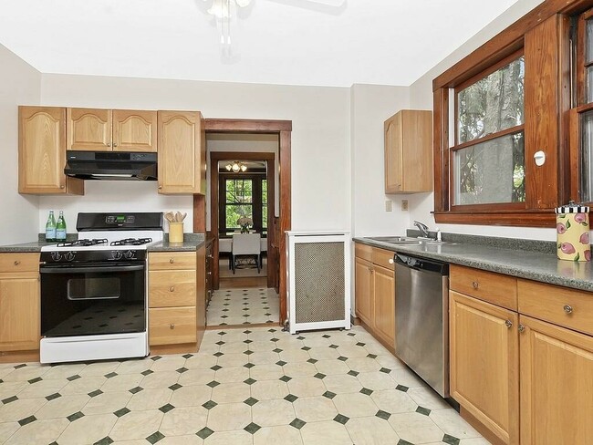 Building Photo - 66 Algonquin Rd