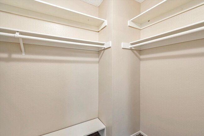 Foto del edificio - 253 Green Moor Pl