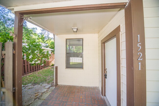 Foto del edificio - 1521 Yukon St