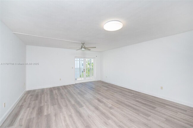 Building Photo - 301 Sunrise Dr
