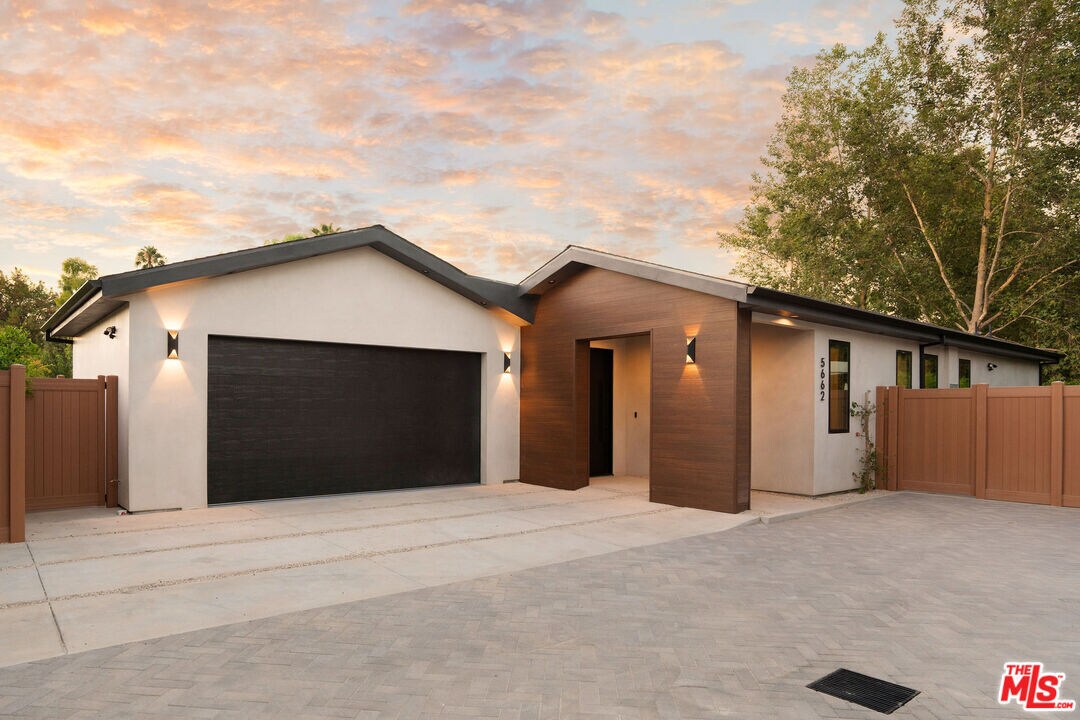 Foto principal - 5662 Winnetka Ave