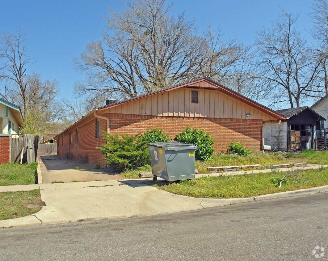 Building Photo - 2639 E 10th St
