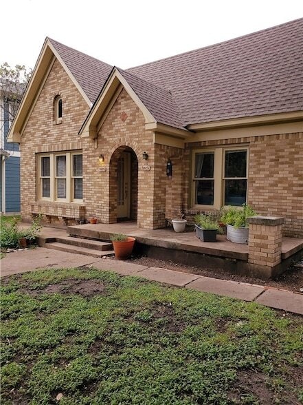Building Photo - 5813 Llano Ave
