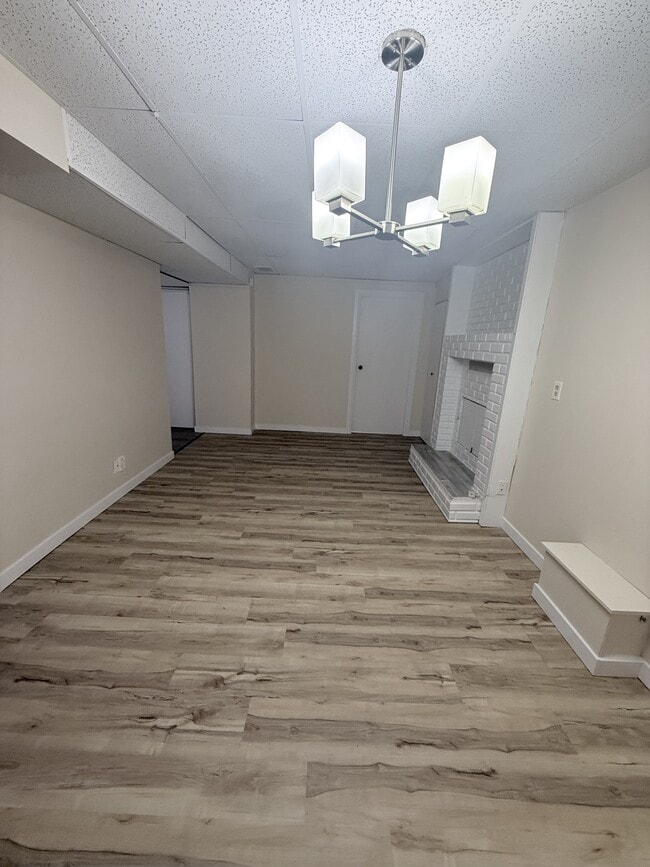 Building Photo - 542 Fisher Crescent