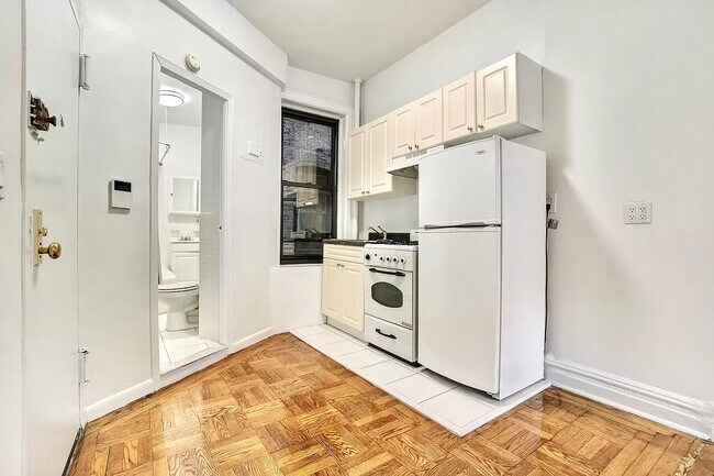 Foto del edificio - NO FEE Two Bed on Upper East Side! Won't S...