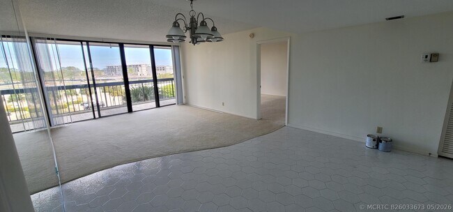 Building Photo - 2425 Presidential Way