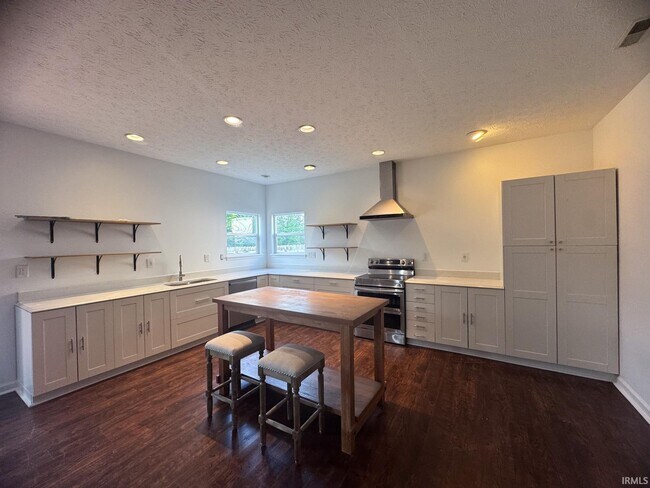 Building Photo - 2706 Grosbeak Ln