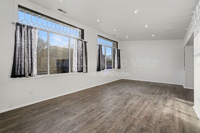 Foto del edificio - 1119 E McMillan St