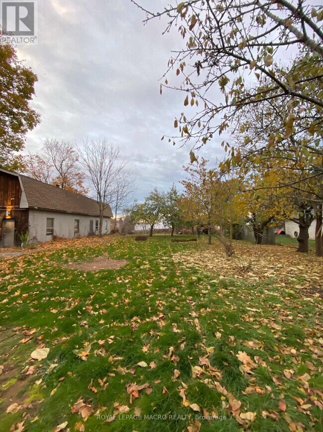 Building Photo - 260 Main St W