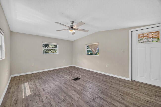 Building Photo - 6451 Spinner Dr