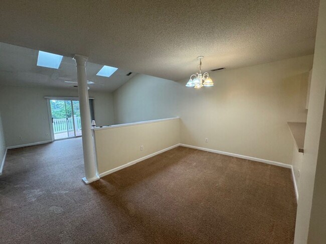 Foto del edificio - Condo in Holton Place - 2nd Floor Unit - W...
