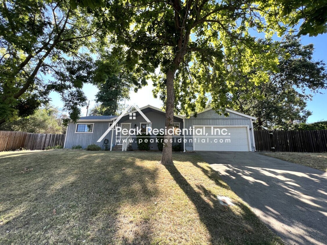 Foto principal - Wonderful 3bd/2ba Orangevale Home with Spa...