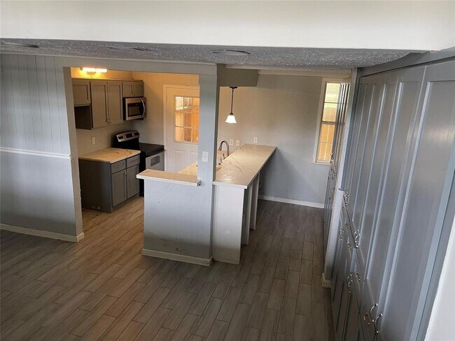 Foto del edificio - 15 Lakeway St
